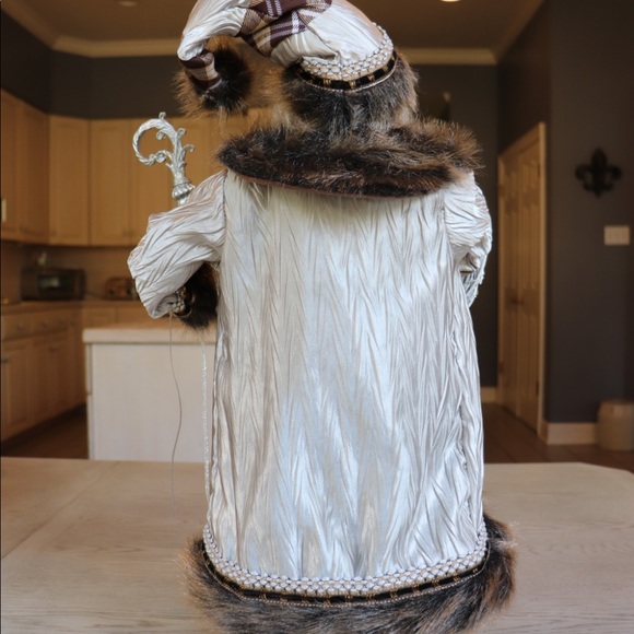 SANTA CLAUS HOLDING A JEWELED STAFF AND WREATH - Picture 8 of 15